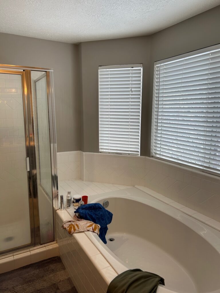 Before photo of the original bathtub in this Pleasant Grove home. 
