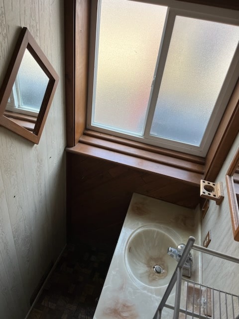 Original pictures of the bathroom sinks in this Lehi bathroom remodel. 